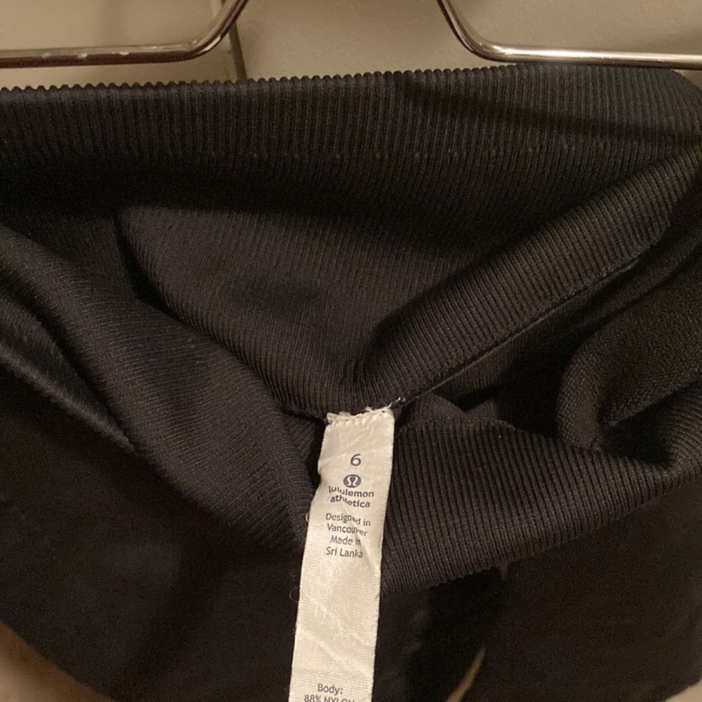Lululemon compression crop - Picture 3 of 3